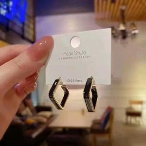 Korean Square Hoops...