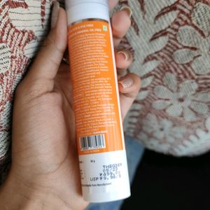 The derma co 1% hyaluronic acid sunscreen