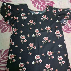 Black Floral Print Top ( Medium )