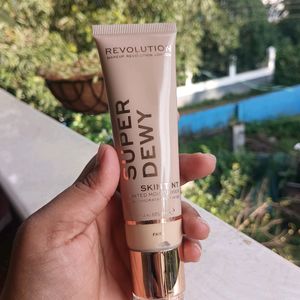 Makeup Revolution Super Dewy Tinted Moisturizer