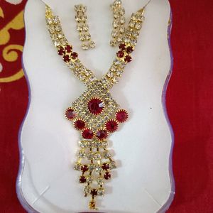 Beautiful Necklace With Earrings