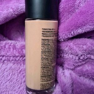 Mac Liquid Foundation NC35