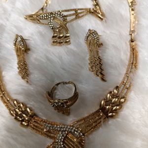 Radiant Golden Diamond Jewelry Set - Necklace