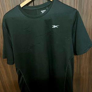 Reebok Polyester black tshirt