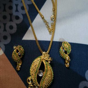 Pendent Set