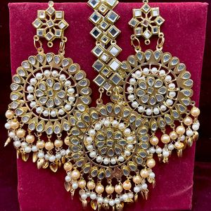 Kundan Earrings And Tika