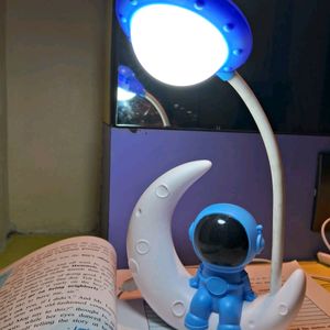 ASTRONAUT Moon Desk LAMP