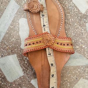 Women Kolhapuri Sandals