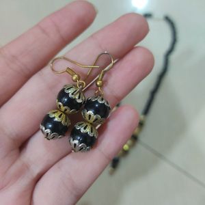 Black Minimal Earings With Neckpiece