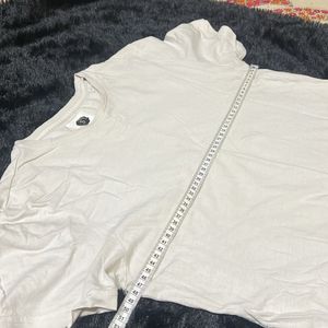 White T-shirt With Round Neck