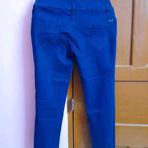 New Navy Blue Jeans With Button Closures 💙