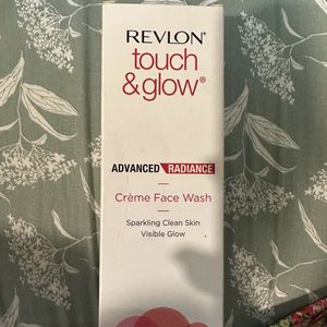 Revlon Touch & Glow Creme Face Wash