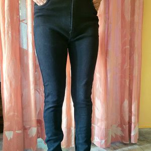 Black Skinny Jeans| Free Lipgloss