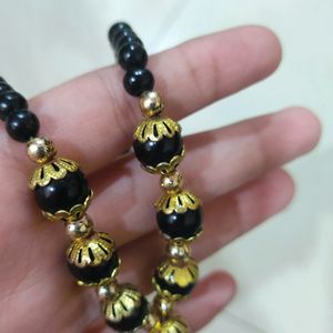 Black Minimal Earings With Neckpiece