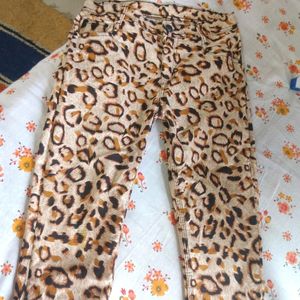 3 Quarter Jeans Cheatah Print