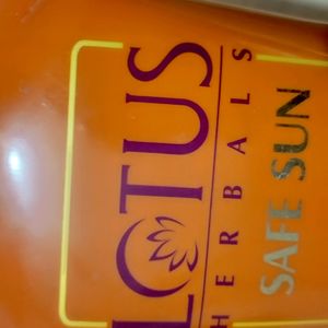 LOTUS HERBALS Safe Sun Matte-Look Sunscreen