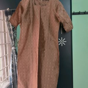 Silk Kurta With Wit Zari And Navy Blue Thread Work