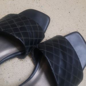 INC.5 women  Black Textured Open Toe Heels