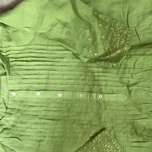 Beautiful green kurti with awesome sleeves design