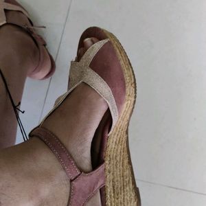 Nude-Pink Wedges