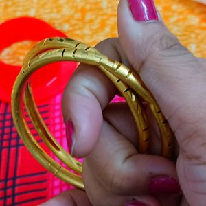 Beutiful Golden Polished Bangles