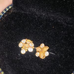 2 Pure Gold Noise Flower Pins