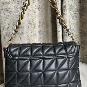 Zara Quilted Chunky Chain Shoulder Bag.