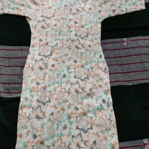 Green 🟢 Floral Printed Kurti