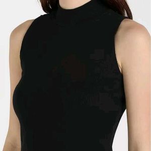 Black Sleeveless Crop Top