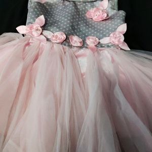 This Beautiful Pink 🩷 Frock For 2-4 Years Girl