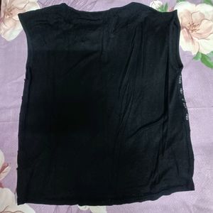 FOREVER 21 Black Star Sequin Tshirt