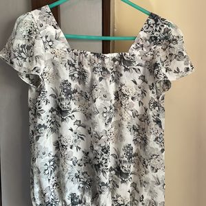 NEW Beautiful Printed Blouson Top