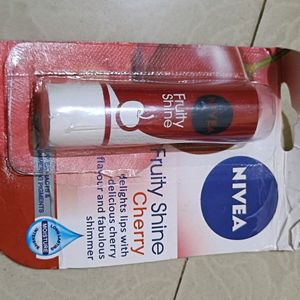 Nivea Fruity Shine Cherry 🍒 Lipbalm.