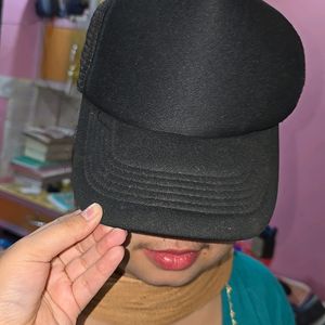 UNISEX BLACK CAP