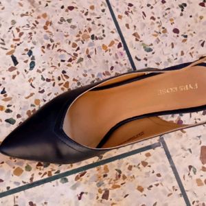 Black Pointed Heels Fyre Rose