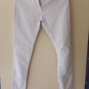 White Denim Jeans With Zipper