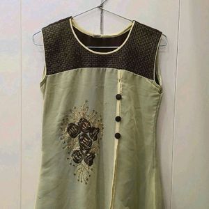 Ethenic Long Kurti With Leggings (Women)