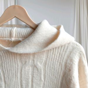 Soft Hooded Sweater