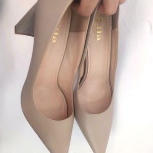 Beautiful Beige Pumps