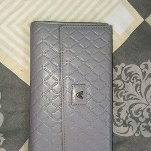 This is The Beautiful Leather purse For Women