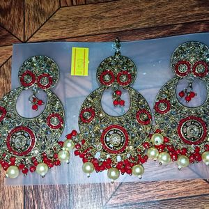 Beautiful Earings With Mangtikka