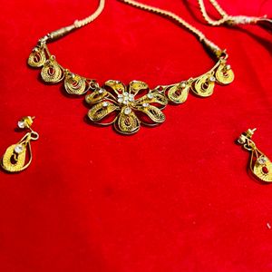 Artificial golden jewellery set