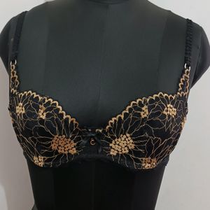 Lace Branded Bra 32C