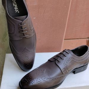 Size 7 leather Shoe