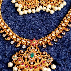 Gowri Neck Set