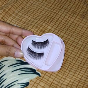 Two Set Of Eye Lashes 😍,Grab It Fast..