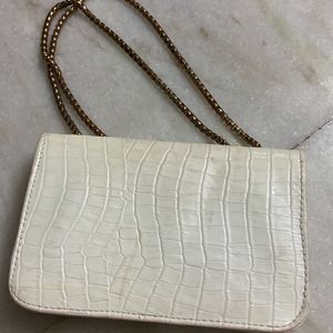 WHITE HANDHELD BAG