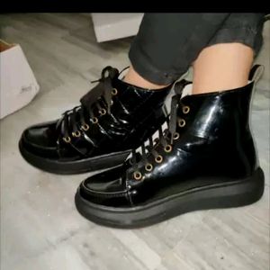 Textured Women Black Boots