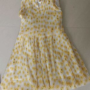 I Am Selling My Floral Frock