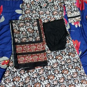 New/Unused A Line Kurti With Dupatta And Pant